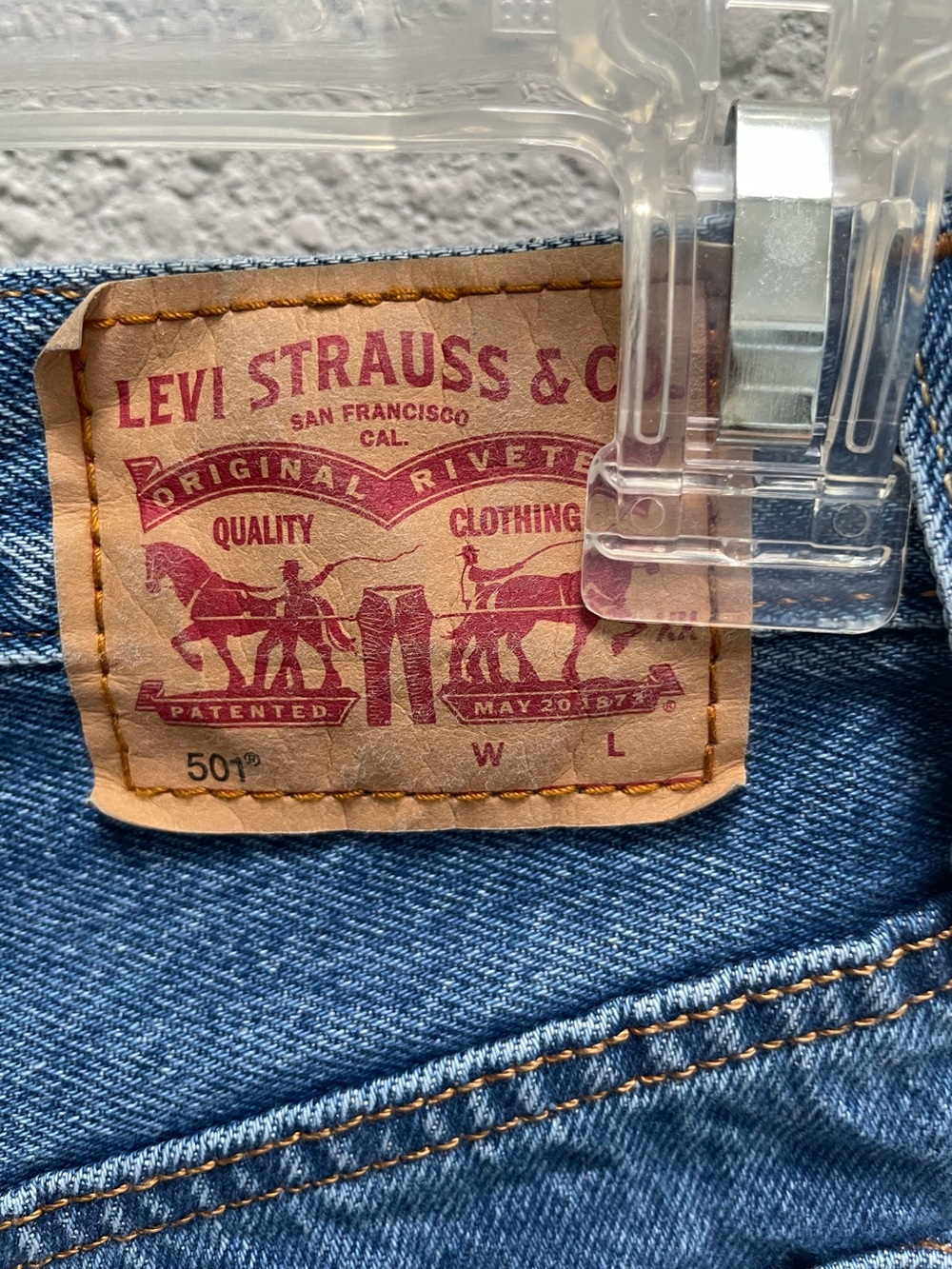 Levi’s 501 Button Fly Classic Raw-Hem Blue Denim Women's Shorts - Picture 3 of 8